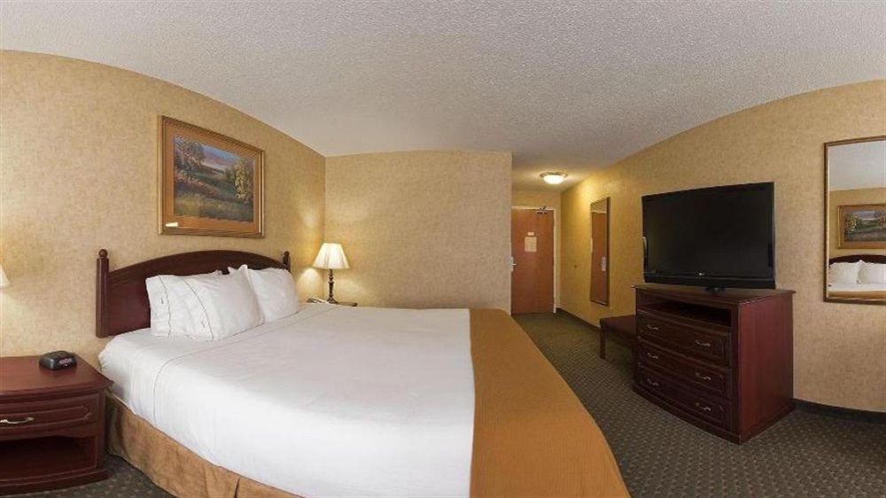 Holiday Inn Express Hotel & Suites Bismarck By Ihg Ngoại thất bức ảnh