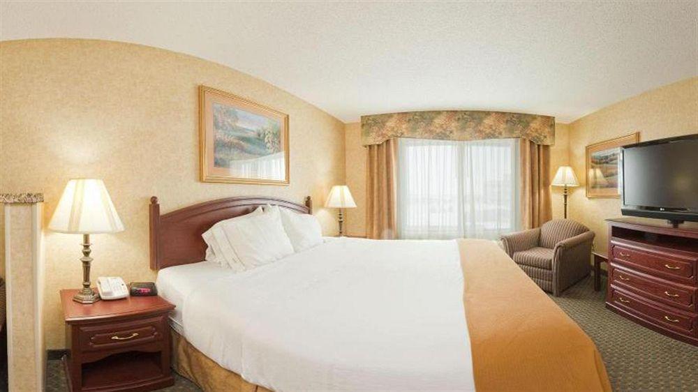 Holiday Inn Express Hotel & Suites Bismarck By Ihg Ngoại thất bức ảnh