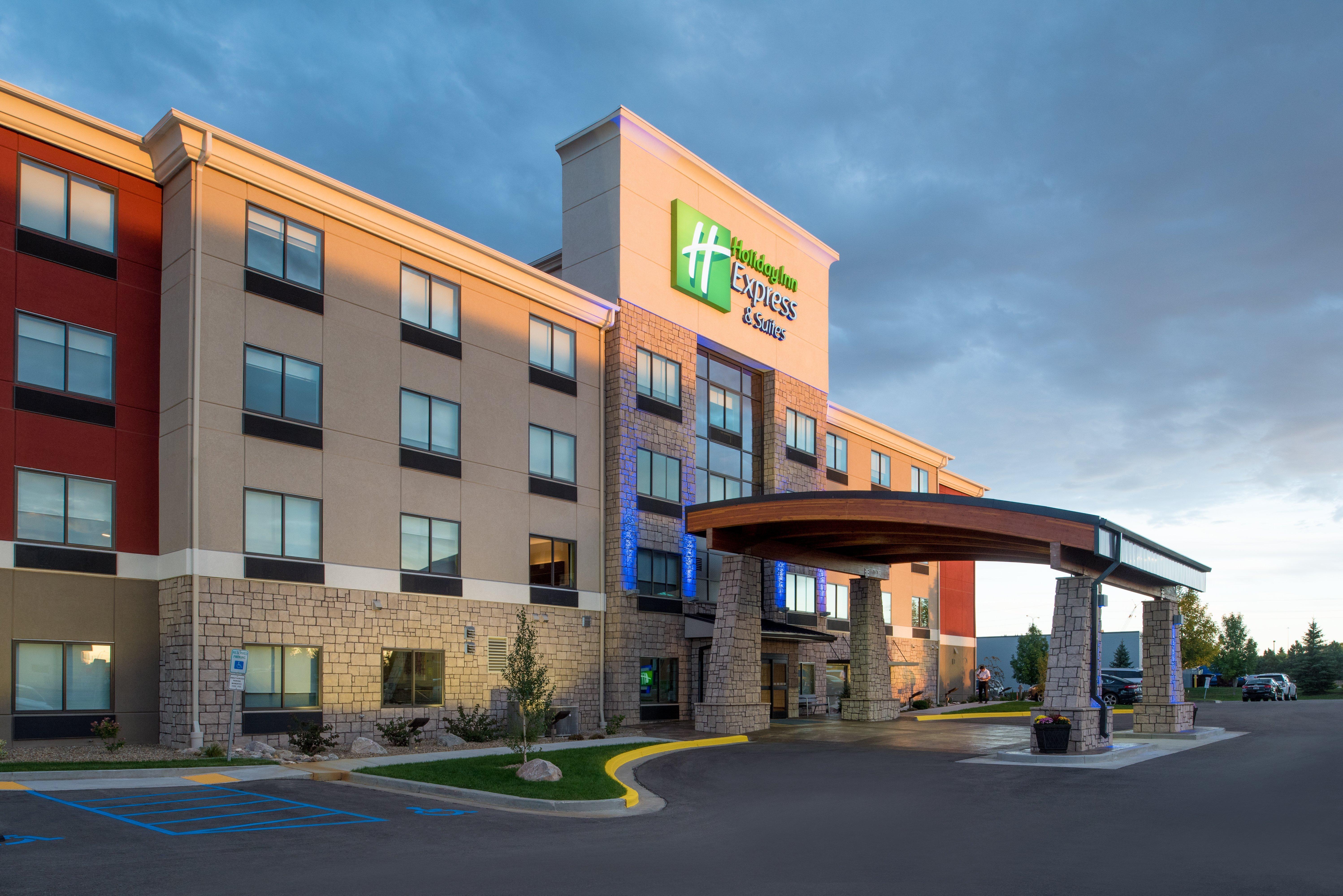 Holiday Inn Express Hotel & Suites Bismarck By Ihg Ngoại thất bức ảnh