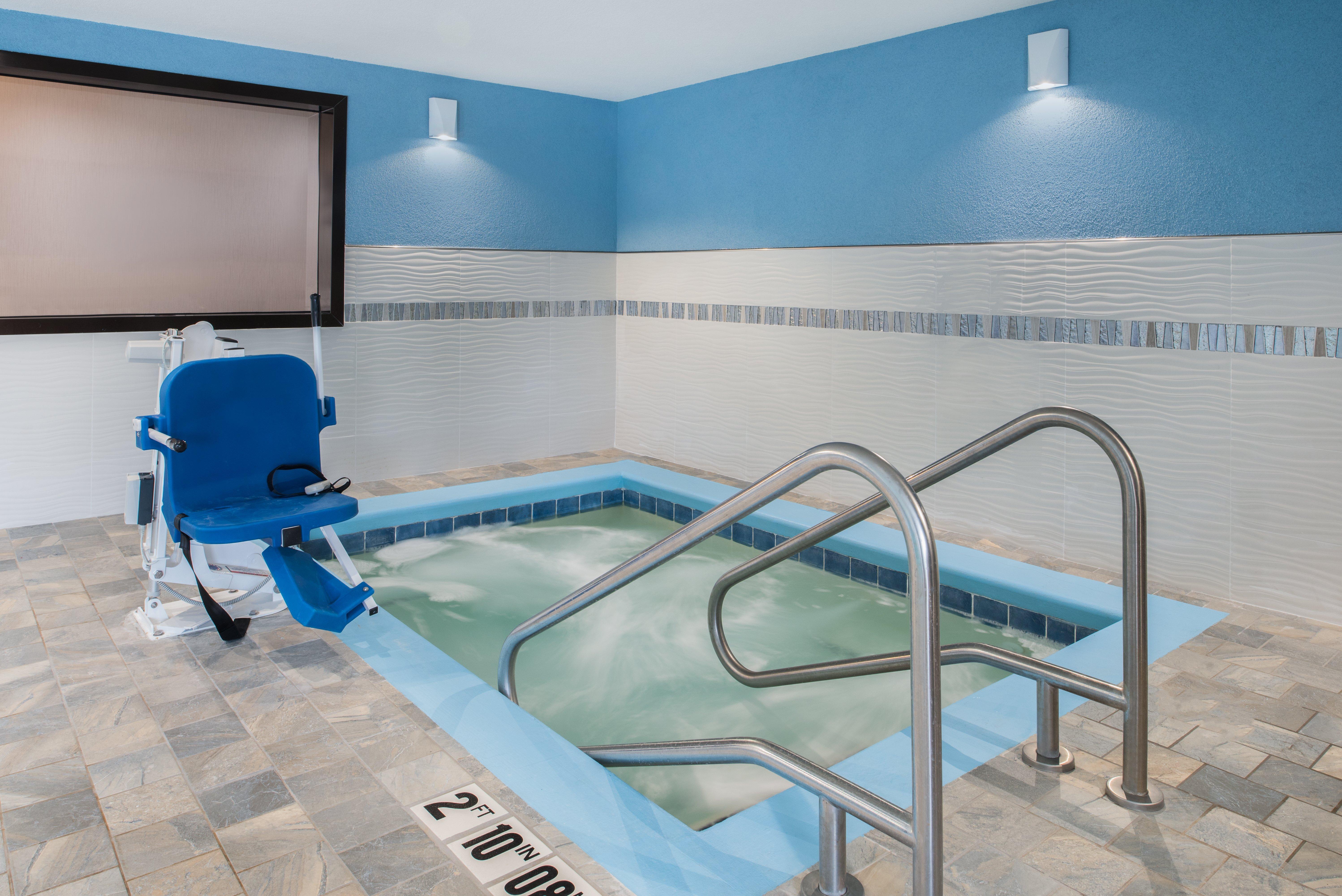 Holiday Inn Express Hotel & Suites Bismarck By Ihg Ngoại thất bức ảnh