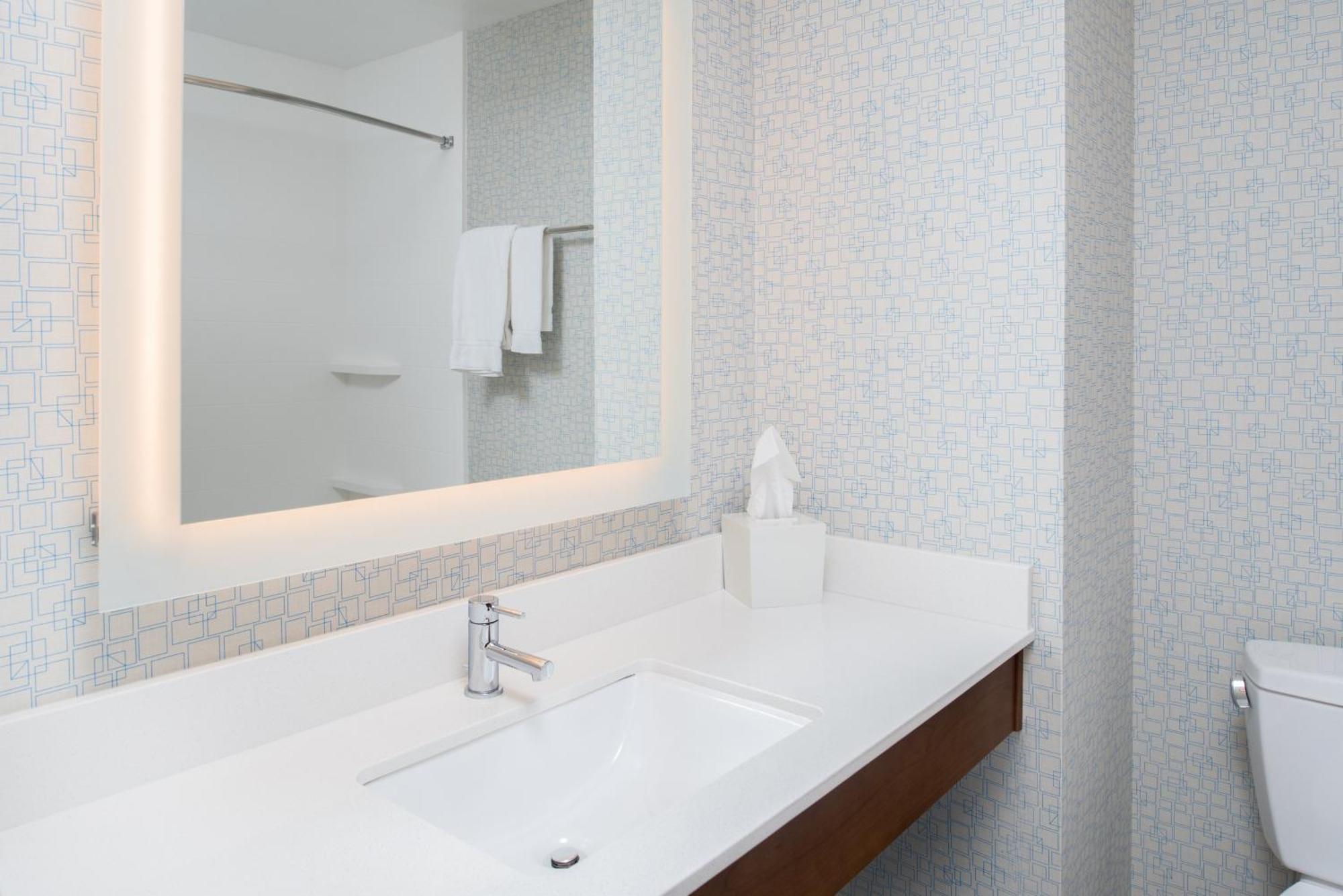 Holiday Inn Express Hotel & Suites Bismarck By Ihg Ngoại thất bức ảnh