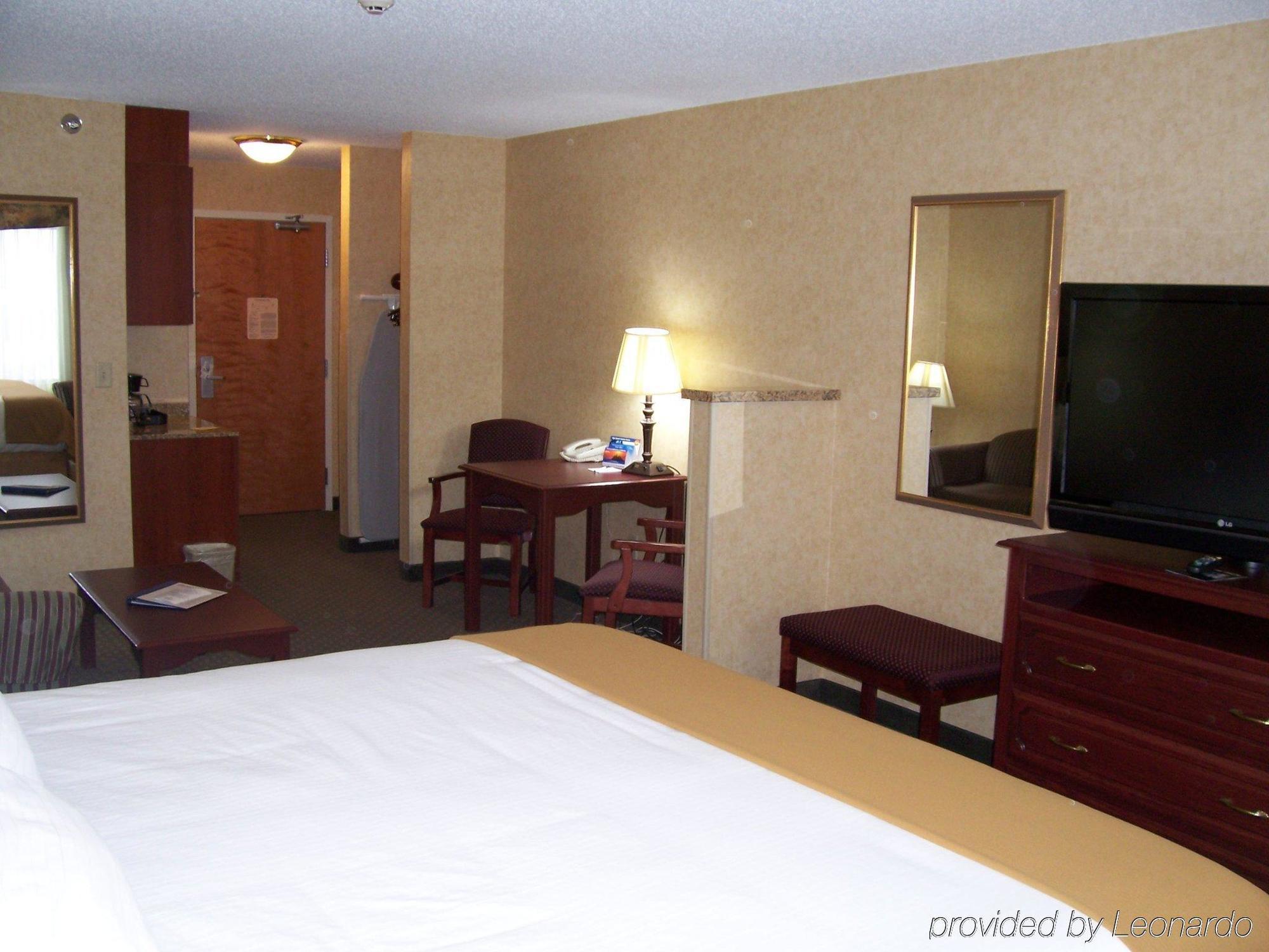 Holiday Inn Express Hotel & Suites Bismarck By Ihg Phòng bức ảnh