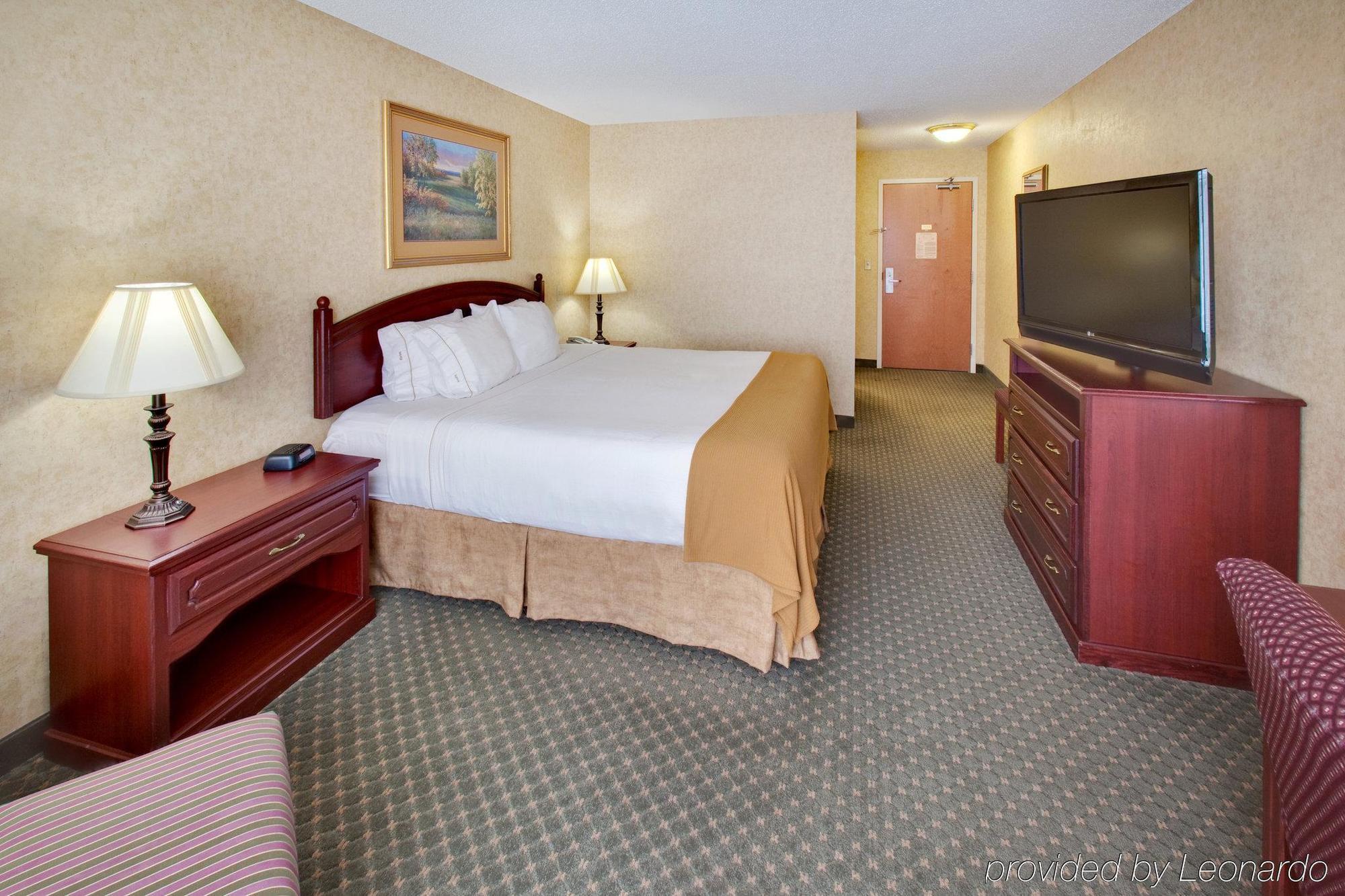 Holiday Inn Express Hotel & Suites Bismarck By Ihg Phòng bức ảnh