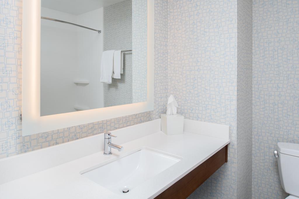 Holiday Inn Express Hotel & Suites Bismarck By Ihg Ngoại thất bức ảnh